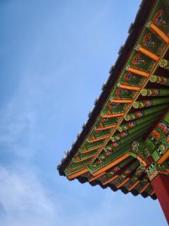 '하늘로 날아 오른 오색 빛깔'